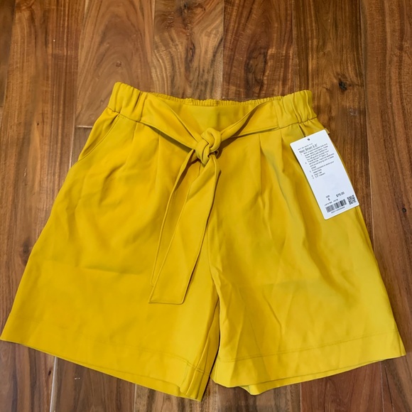 lululemon athletica Pants - Lululemon noir short 5.5” honey bee HNYB nwt